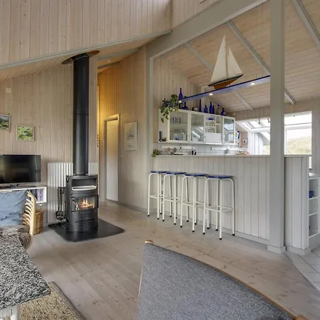 Wikar - 50m From The Sea By Interhome